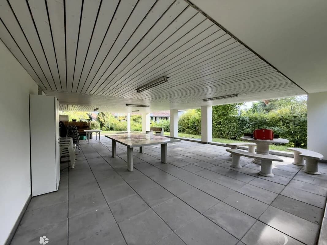 GROSSZÜGIGE WOHNUNG IN ZENTRALER LAGE