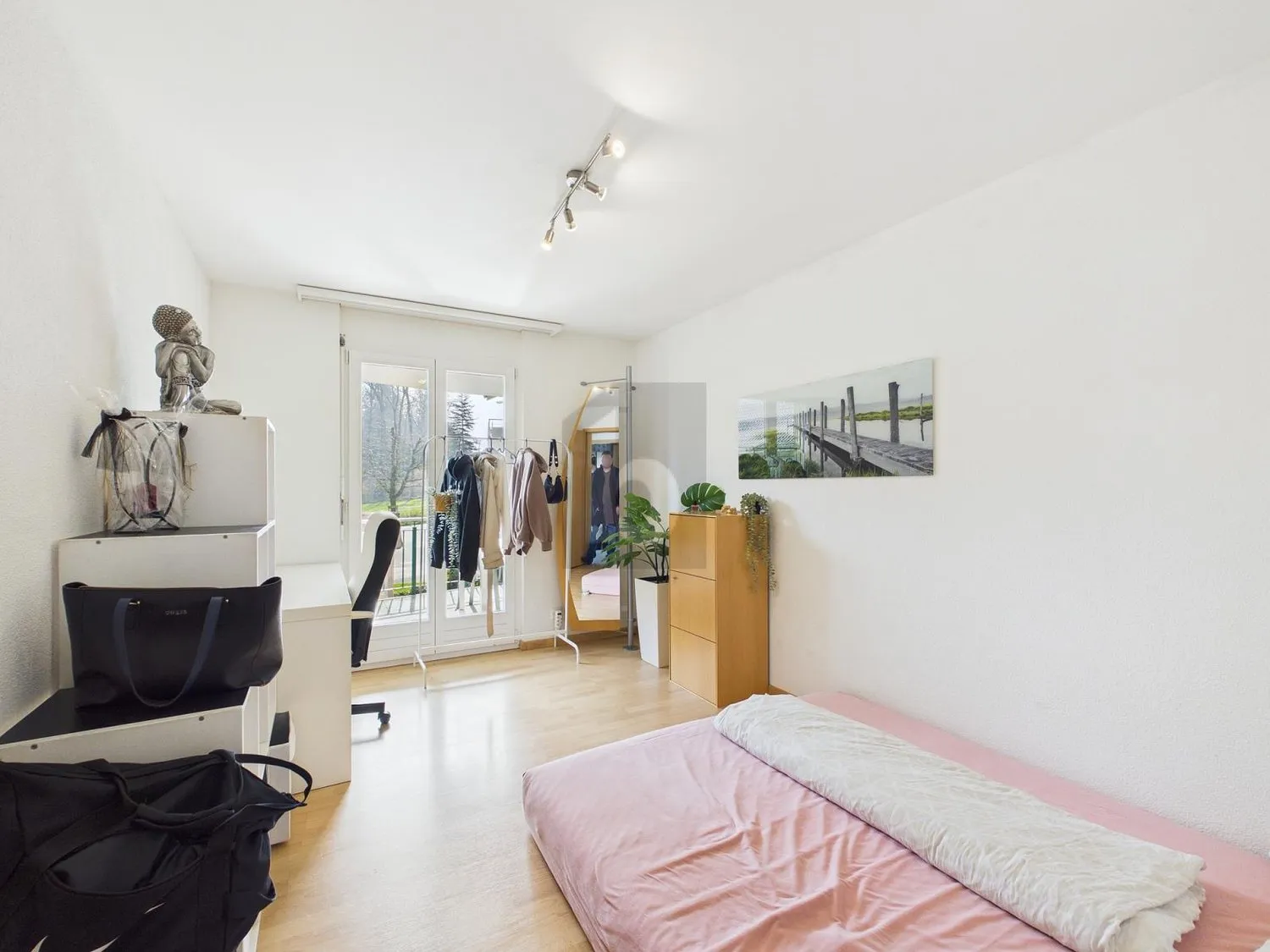 MIT RIESIGEM GARTEN AN RUHIGER LAGE