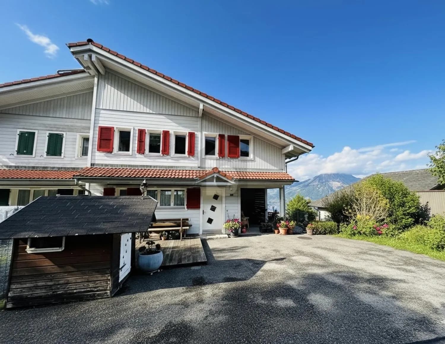 LICHTDURCHFLUTET MIT HERRLICHER AUSSICHT