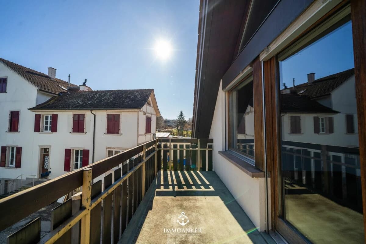 Lichtdurchflutete 4.5-Zimmer-Wohnung mit hoher Raumhöhe und Cheminée in Bottmingen