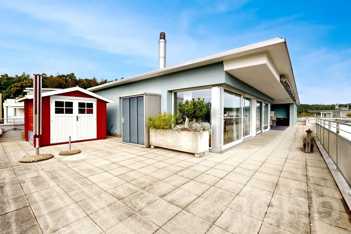 Grosszügige 5.5-Zimmer-Attikawohnung mit Liftzugang und Weitblick