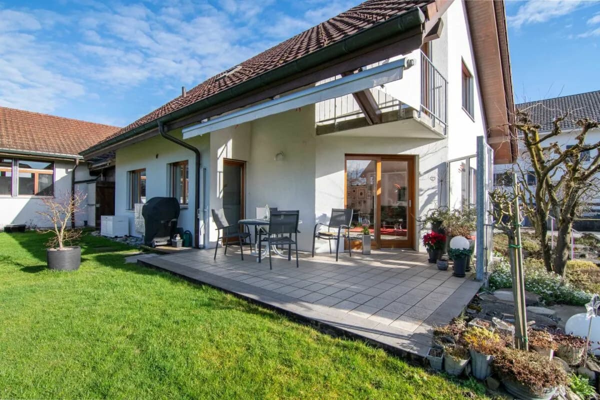 Freistehendes Wohnhaus mit separatem Nebengebäude - Arbeiten und Wohnen, Mehrgenerationen oder individuelle Wohnkonzepte