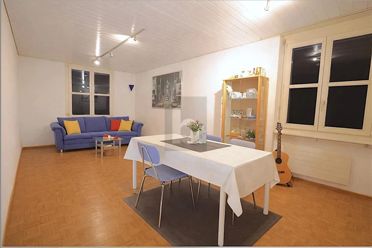 PRAKTISCH, ZENTRAL & GUT ANGEBUNDEN