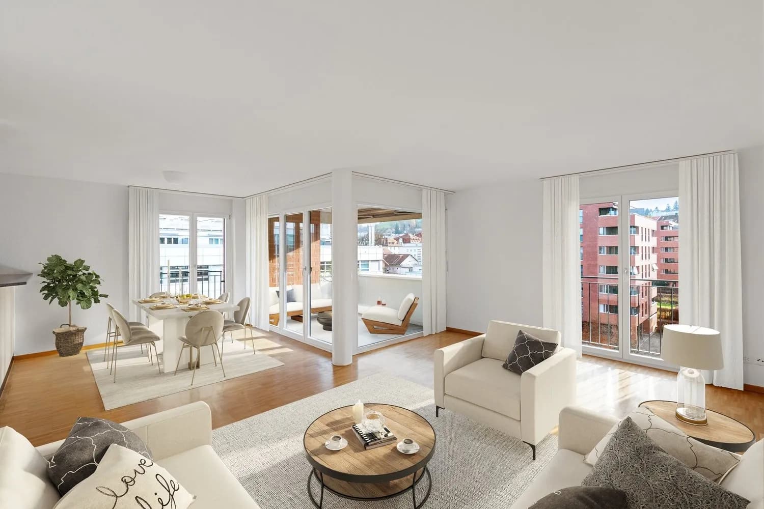 Grosszügige, moderne Wohnung mit Loggia