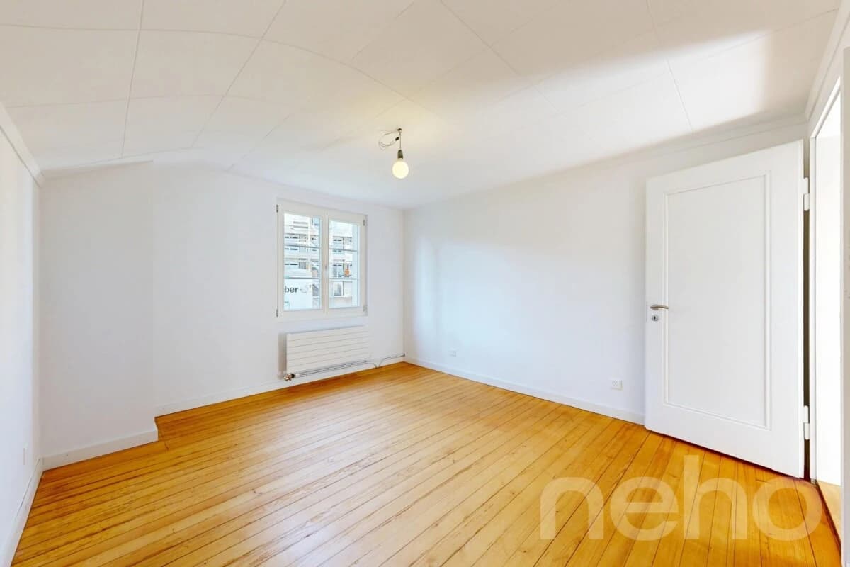 Grosszügiges Einfamilienhaus mit Garten im Zentrum