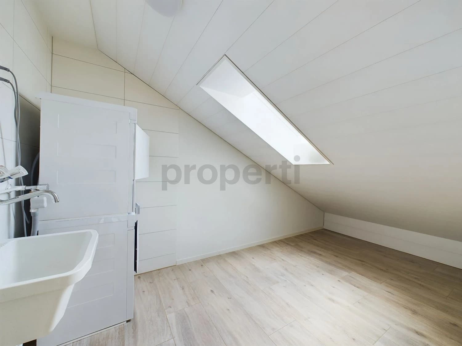 Grosszügige 3.5-Zimmer-Attikawohnung mit traumhafter See- & Bergsicht in Hausen am Albis