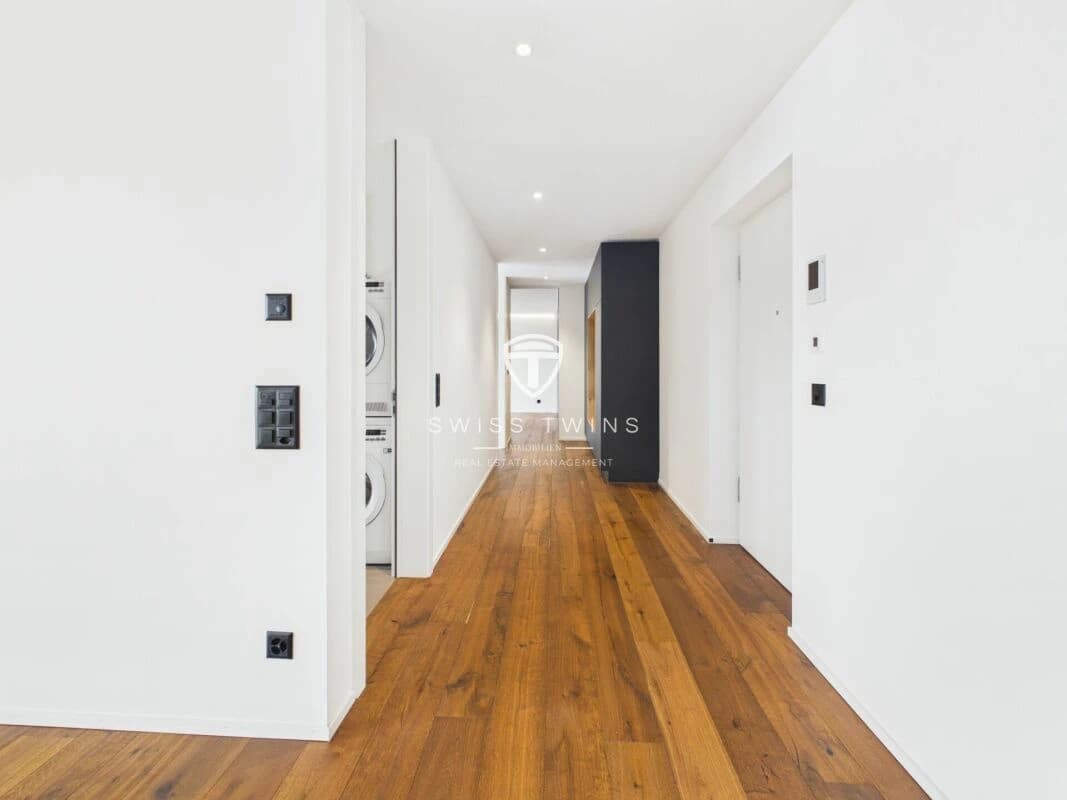 Luxuriöse 3.5-Zimmer-Terrassenwohnung mit 132m² Privat-Terrasse und traumhafter Aussicht auf Pilatus & Rigi