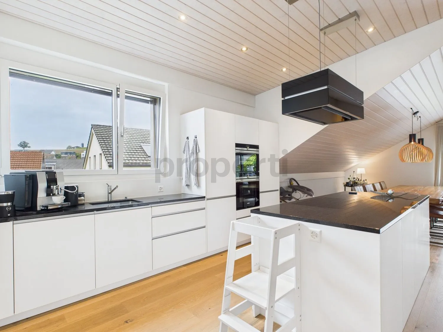 Moderne 5.5-Zimmer Dachwohnung in Erlinsbach mit wunderschöner Terrasse, von wo Sie die Abendsonne geniessen können