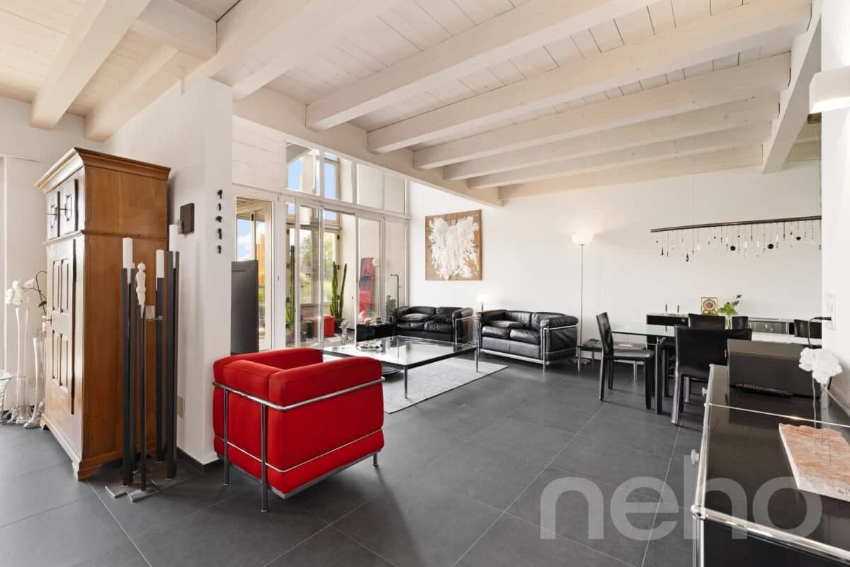 Zweifamilienhaus mit Atelier an zentraler Lage in Orpund bei Biel BE