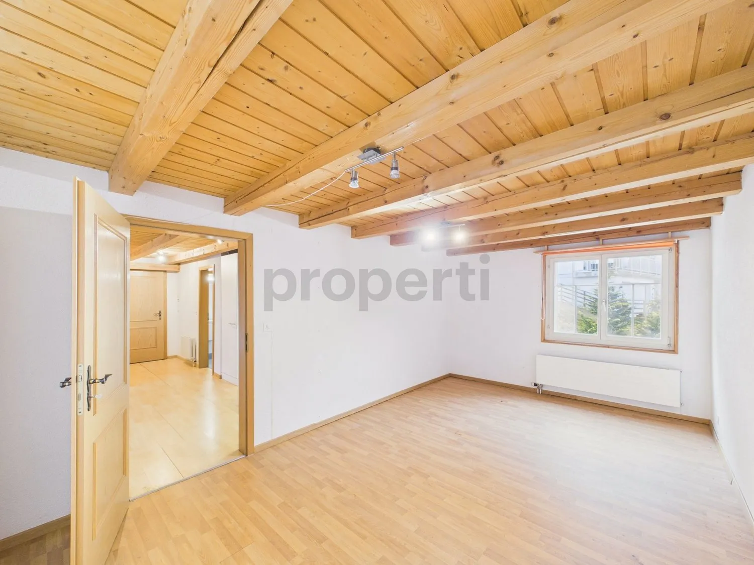 Neu renovierte 3.5-Zimmer-Wohnung mit Parkplatz, Unterrindal