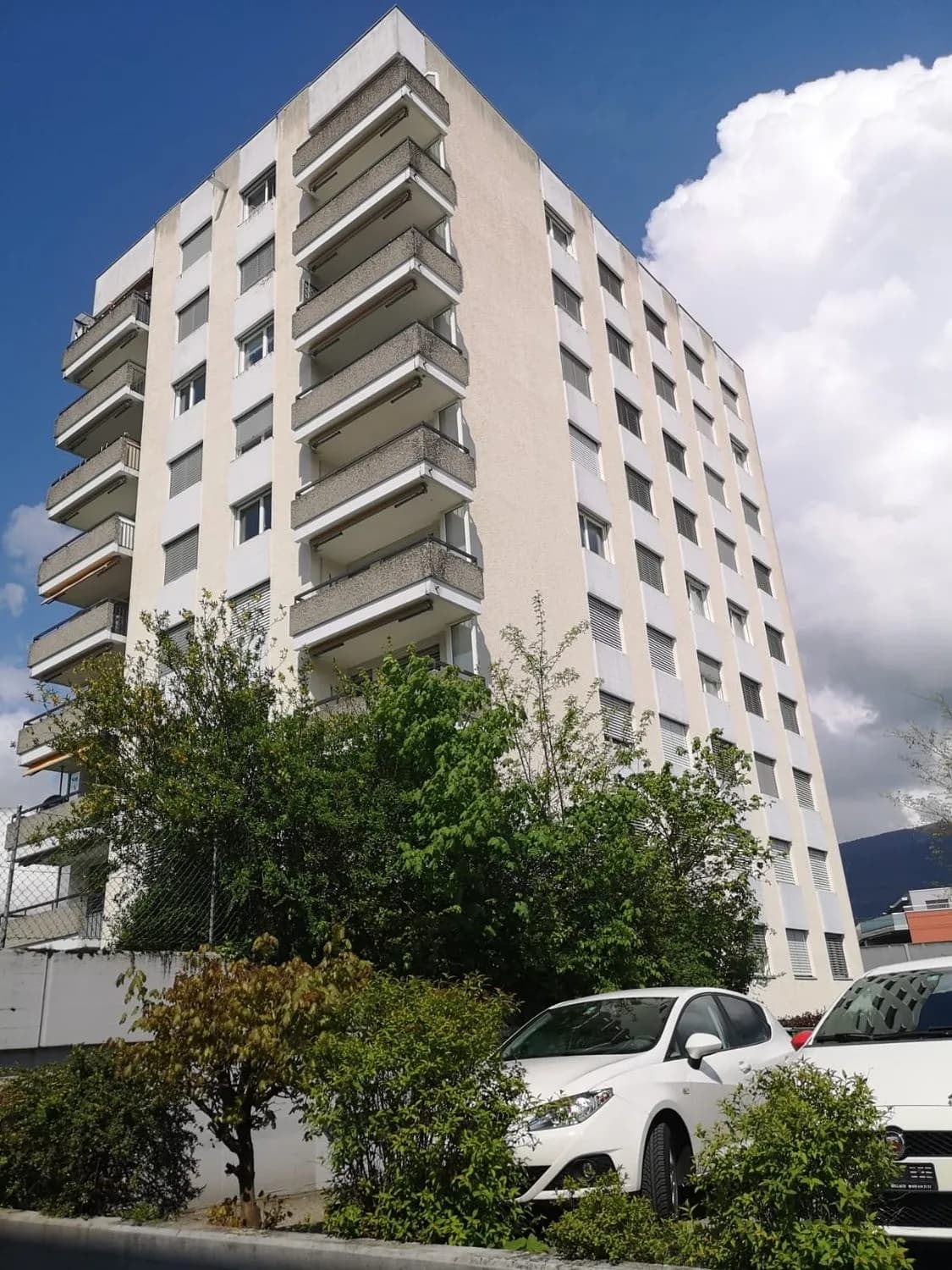 Schöne 3.5 Zimmerwohnung mit Balkon und grüne Umgebung