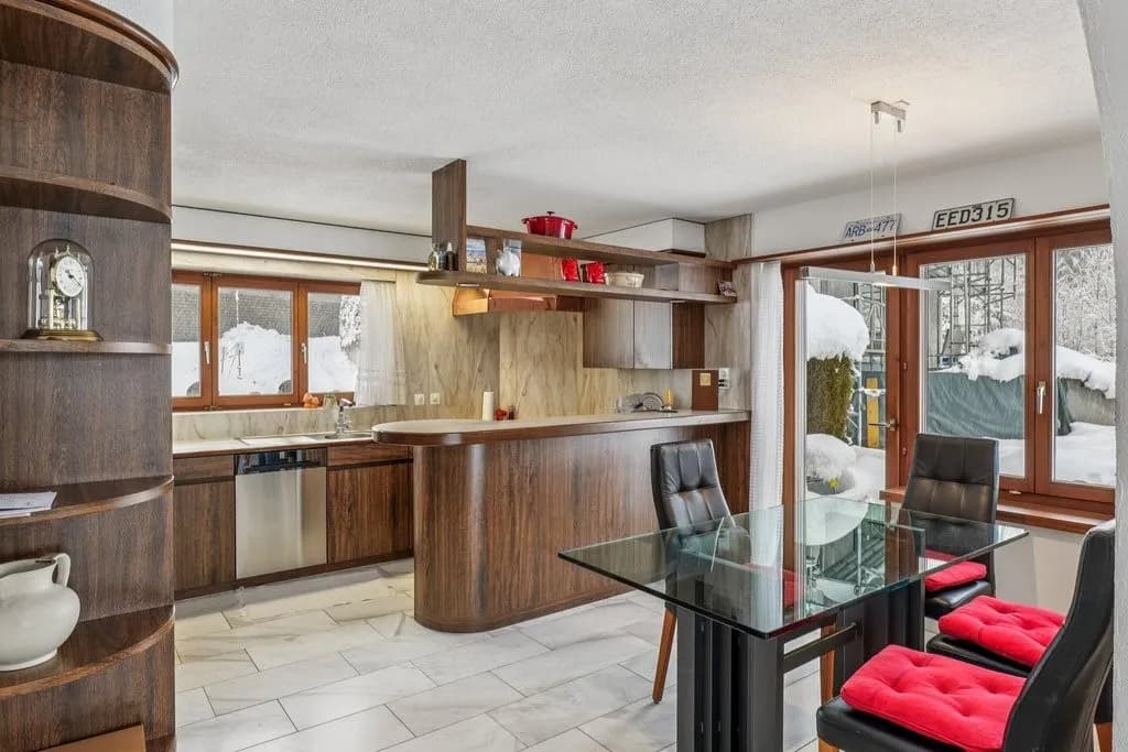 Sehr grosse Maisonettewohnung mit viel Stauraum, inkl. Nebenkosten