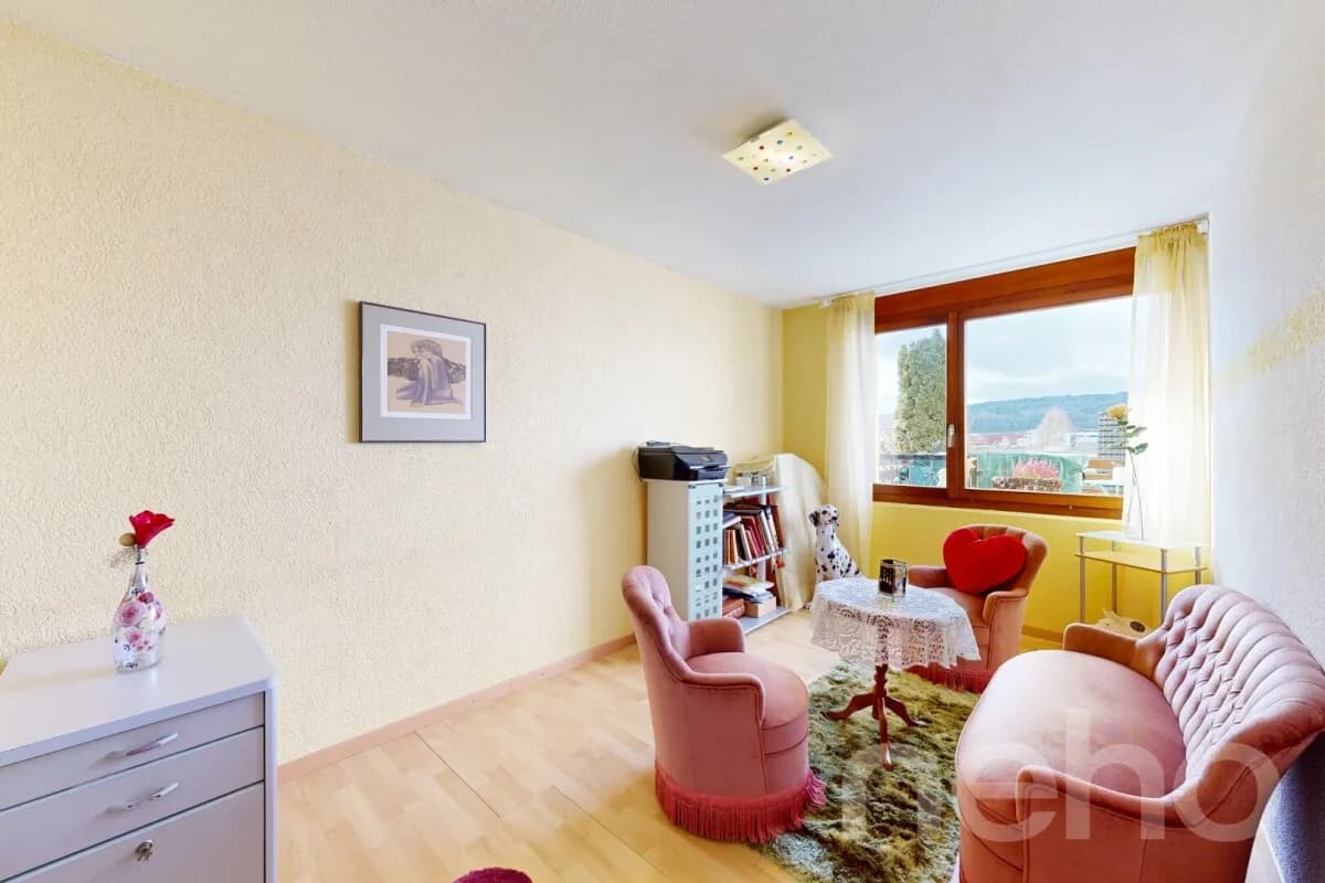 Grosszügige 4.5-Zimmer-Terrassenwohnung mit Lift und Wintergarten