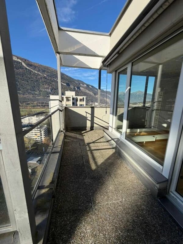 Neu sanierte, helle zwei Zimmer-Wohnung mit herrlicher Aussicht