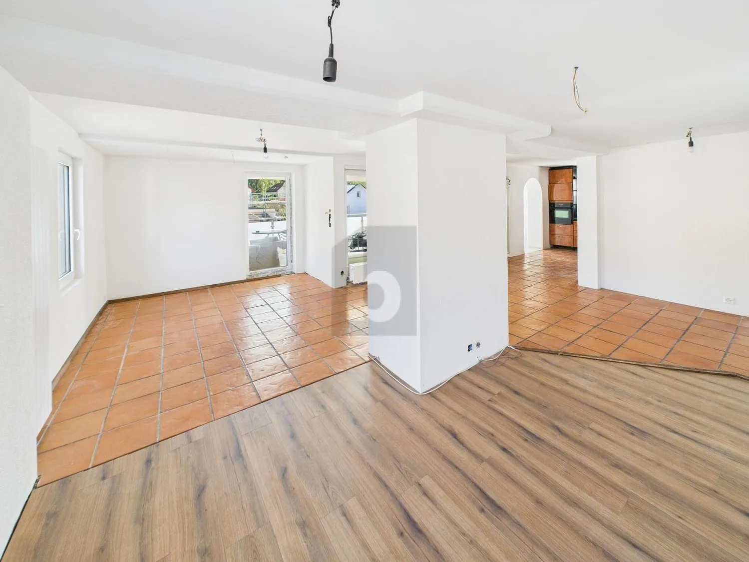 FRISCH SANIERT MIT GROSSEM BALKON