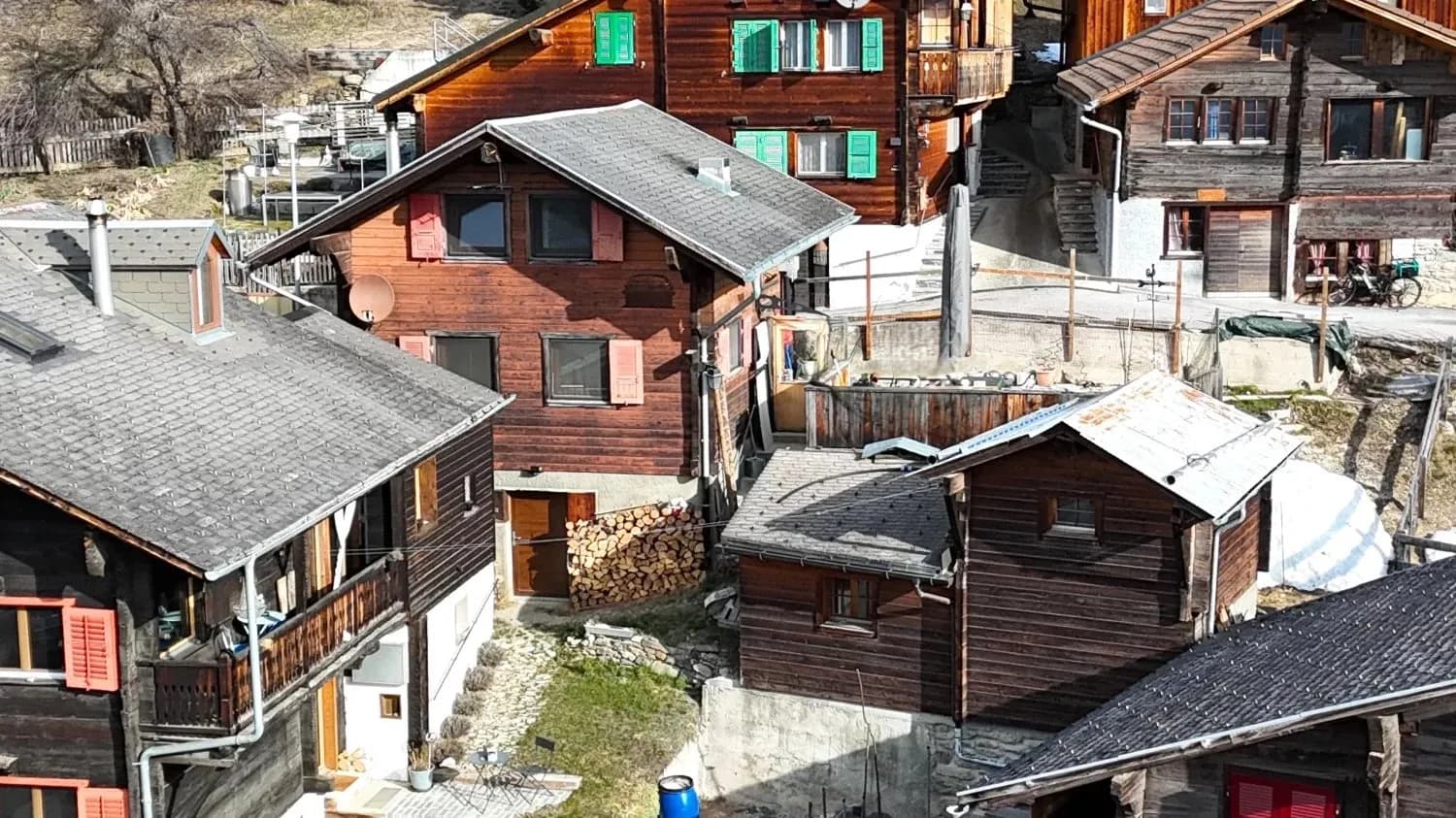 Haus mit Sitzplatz, Remise und Garage in Feschel