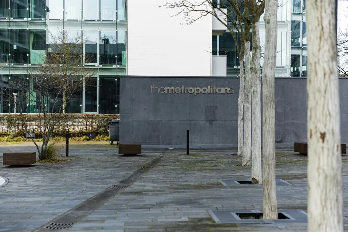 Seltene 3.5-Zimmer-Etagenwohnung im 16. OG mit toller Fernsicht in den Twin-Towers «The Metropolitans»