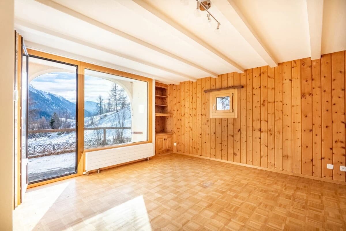 Hochwertige 4.5-Zimmer-Wohnung an ruhiger Toplage in La Punt Chamues-ch