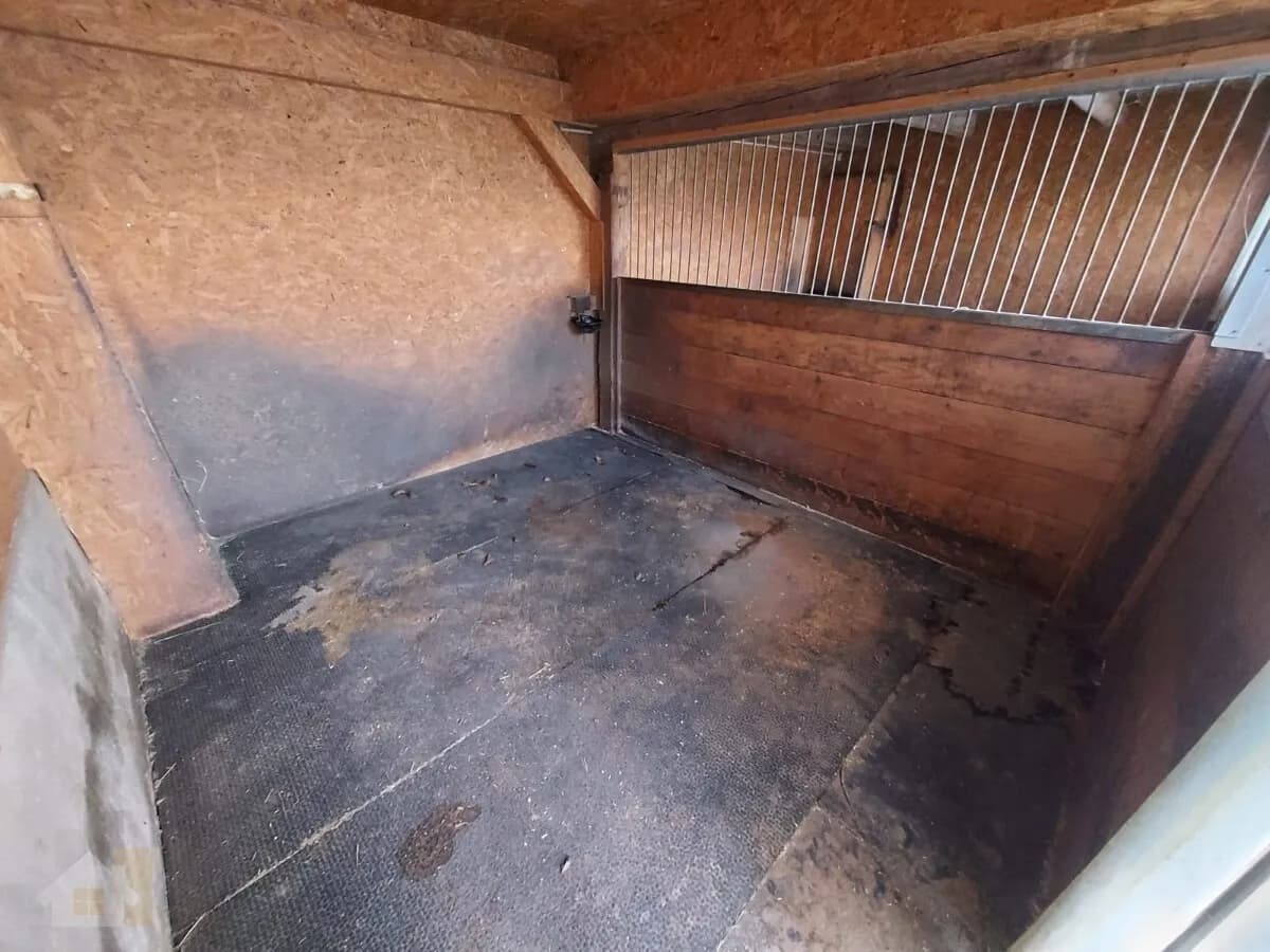 Selbstversorger Stall mit Auslauf für zwei Pferde zusammen