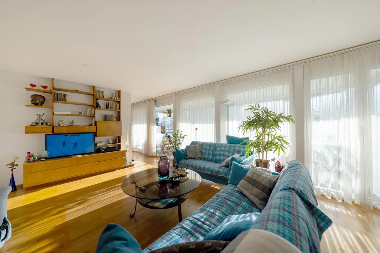 Grosse Eigentumswohnung an ruhiger Lage inkl. Tiefgaragenplatz!