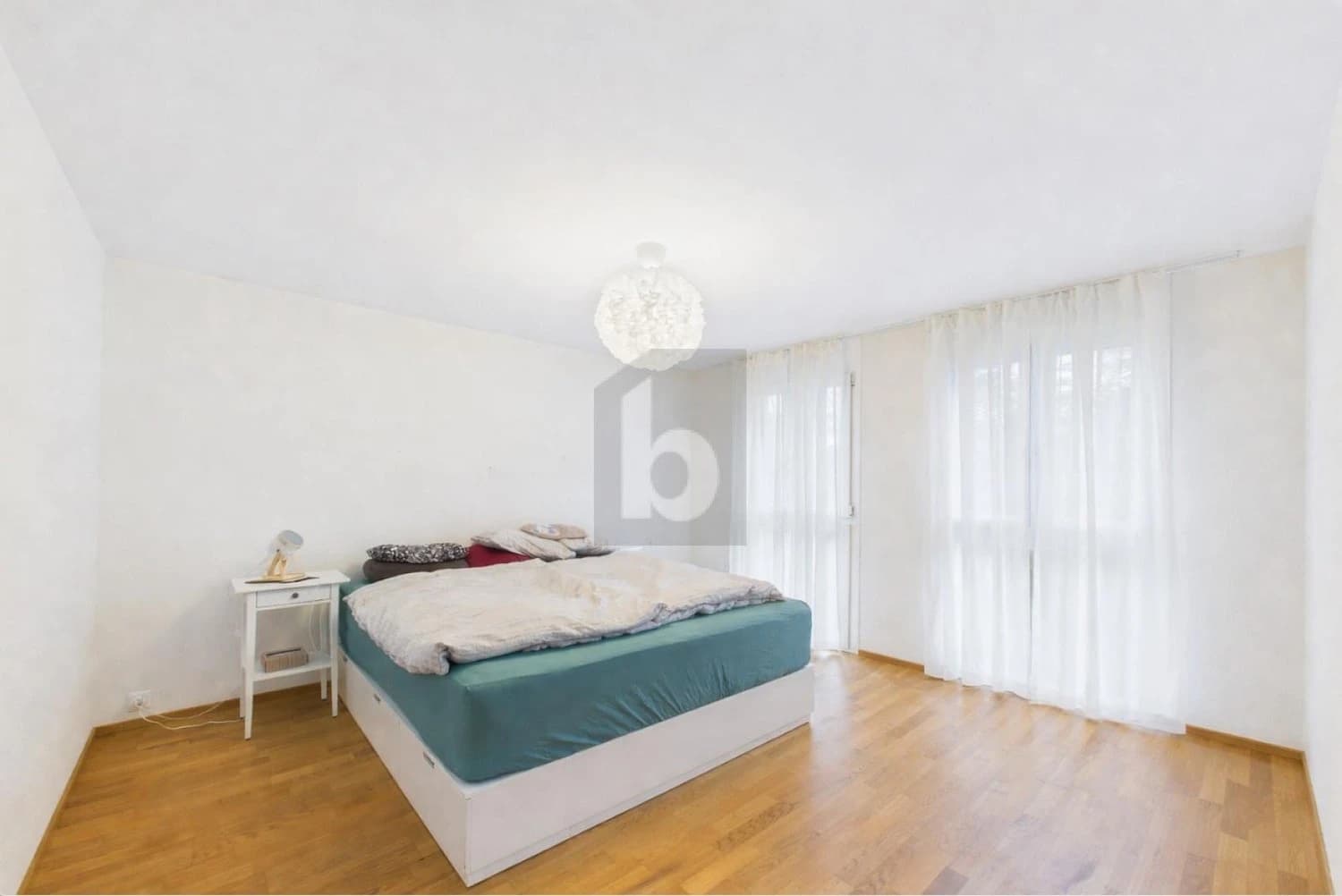 HOCHWERTIG, HELL & MIT AUSSENBEREICH