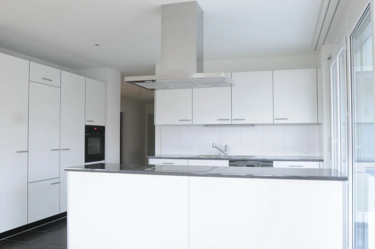 Wohnliche, helle 5.5-Zimmer-Wohnung mit modernem Komfort und einem einladenden Balkon - hier fühlt man sich gleich zu Hause in Bäretswil.