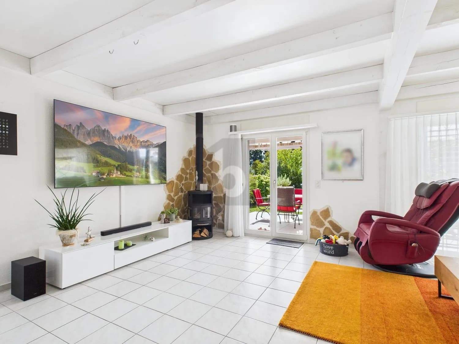 LICHTDURCHFLUTET MIT PARADIESISCHEM GARTEN