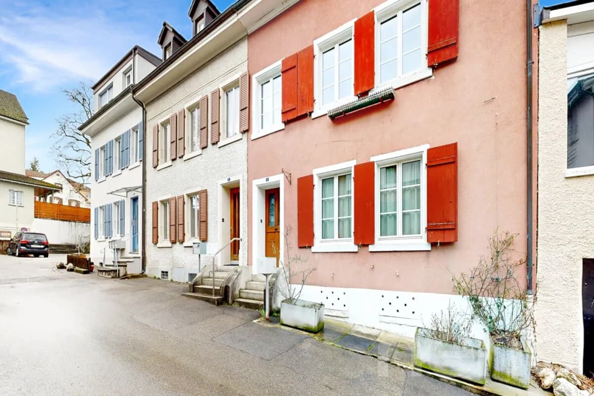 Wohnhaus mit Entwicklungspotenzial an zentraler Lage in Binningen