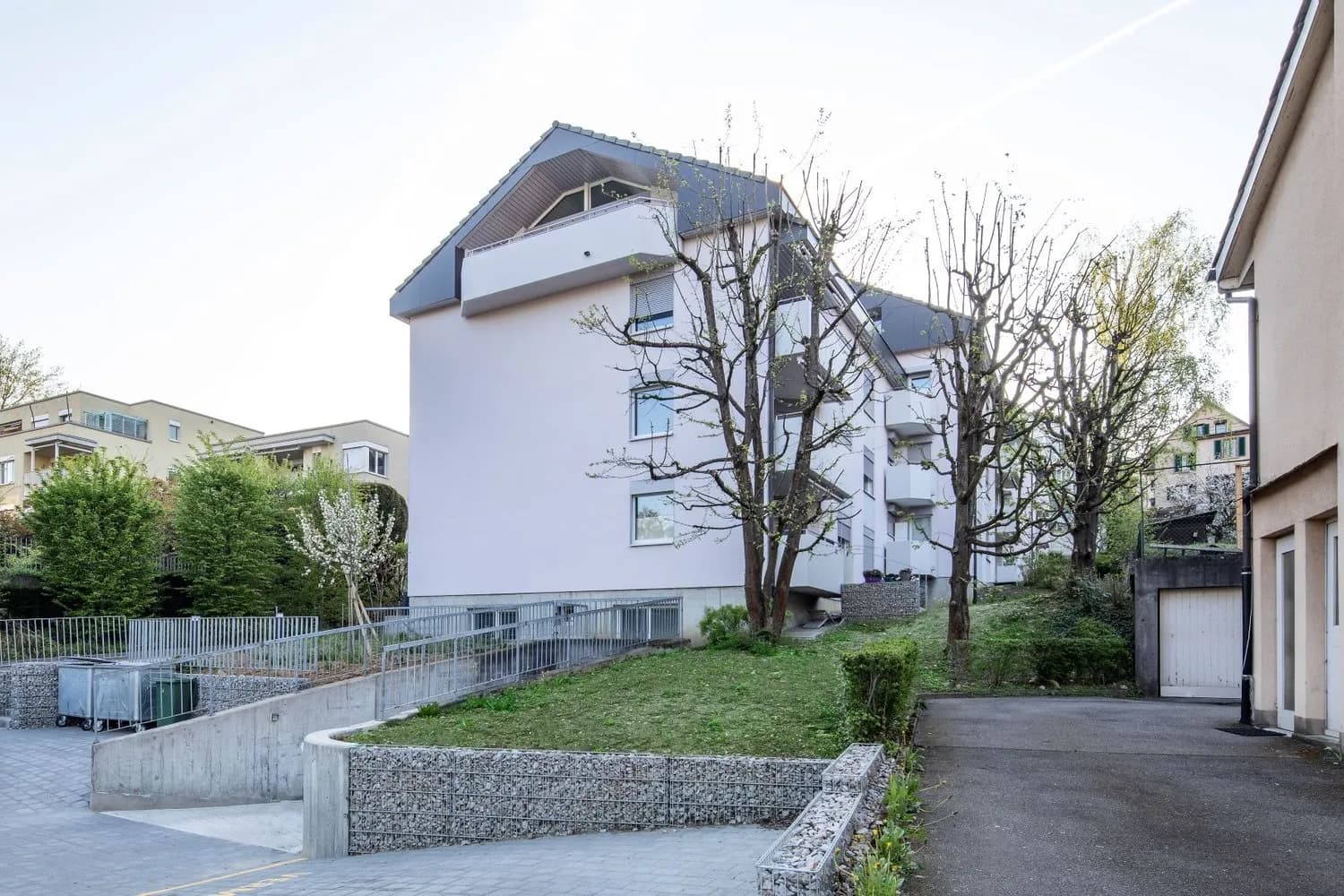 Helle, moderne  Wohnung am Schloss Binningen