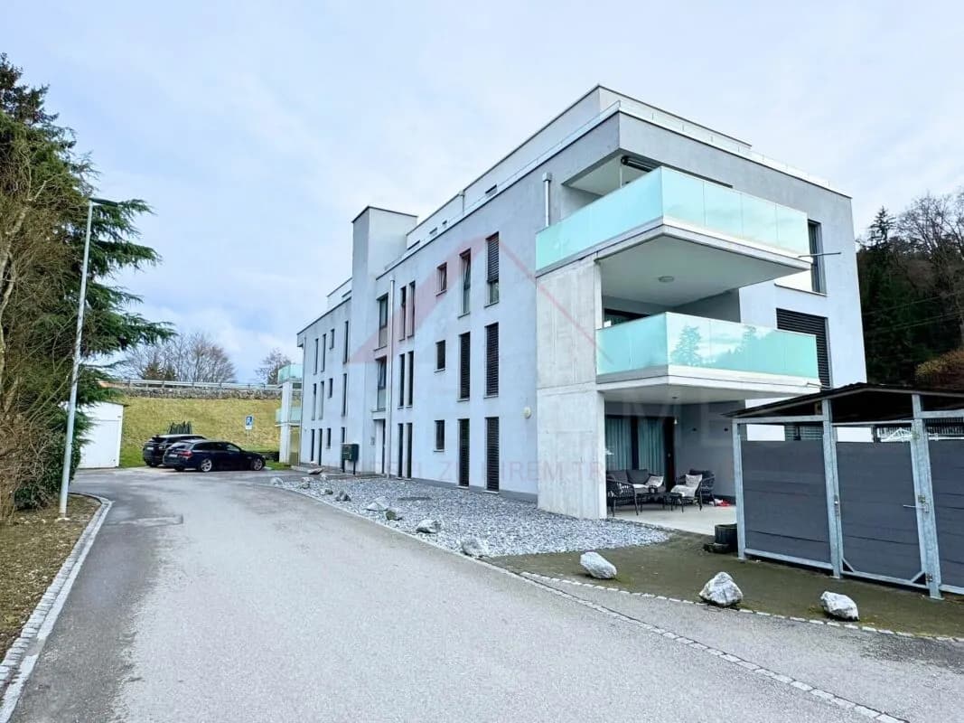 Moderne 4.5-Zimmer-Wohnung mit 159 m² Wohnfläche, Lift und 25 m² Balkon in Studen BE