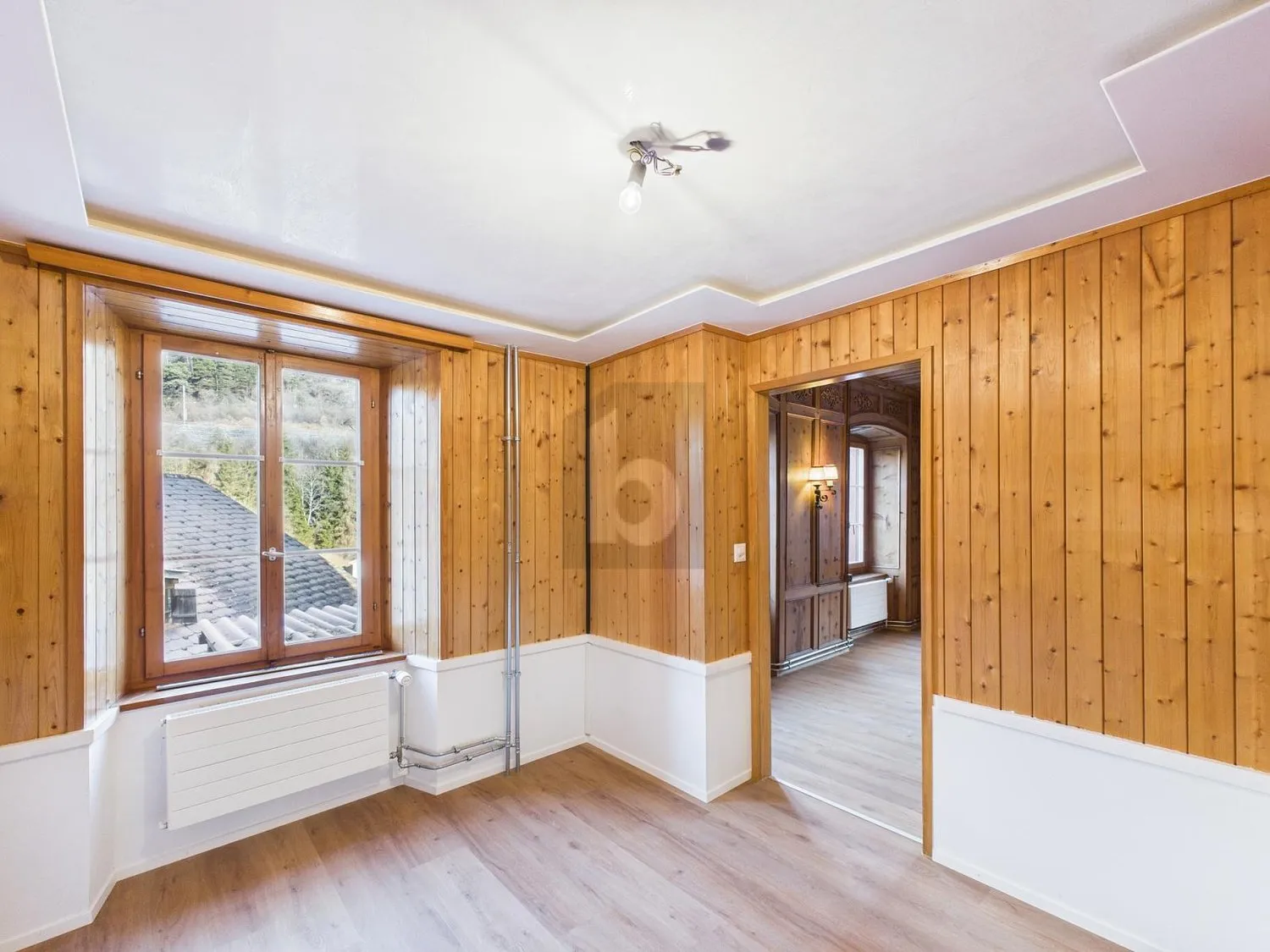 MODERNE ALTBAUPERLE MIT SPECKSTEINOFEN