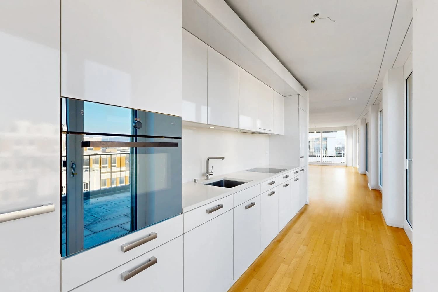 Schöne Attikawohnung mit moderner Infrastruktur