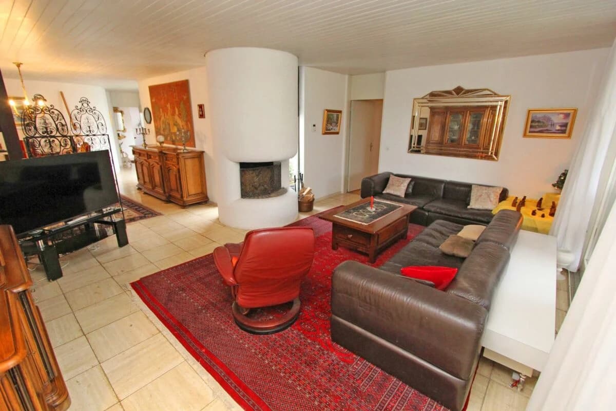 Bungalowhaus mit Atrium und grossem Garten