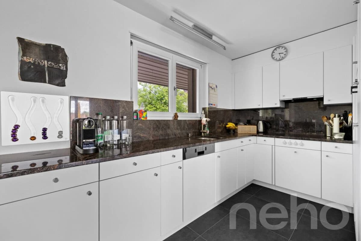 Zweifamilienhaus mit Atelier an zentraler Lage in Orpund bei Biel BE