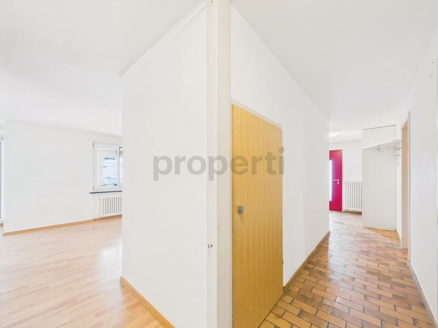 Geräumiges 7-Zimmer-Mehrfamilienhaus mit idealer Lage nahe Schule und Einkauf, Oberiberg