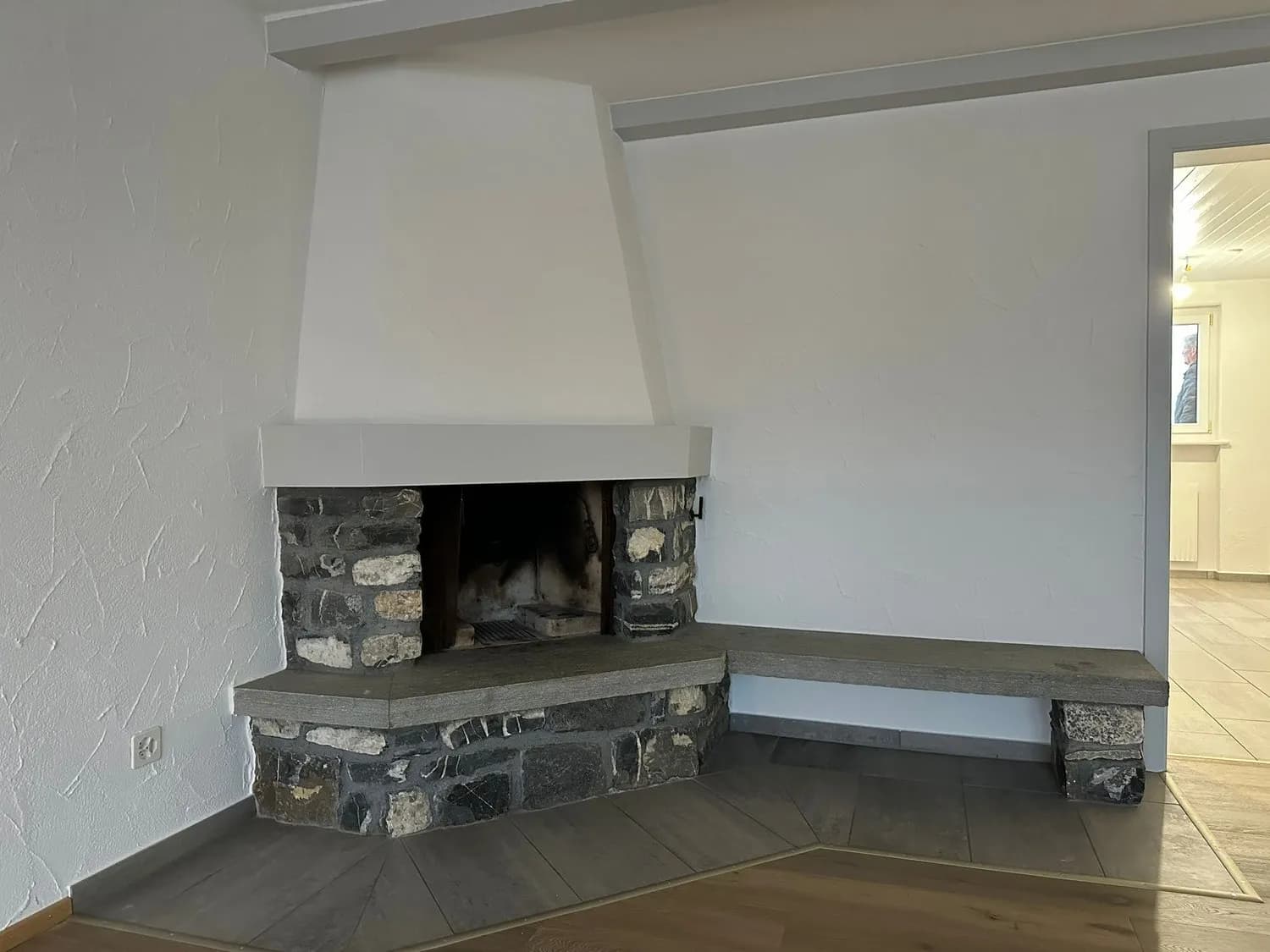 Ruhige 3.5-Zimmer-Wohnung mit praktischem Einstellplatz, Saas im Prättigau