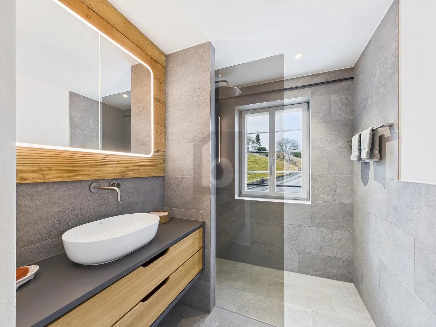 RUSTIKALE WOHLFÜHL-OASE IM DORFZENTRUM