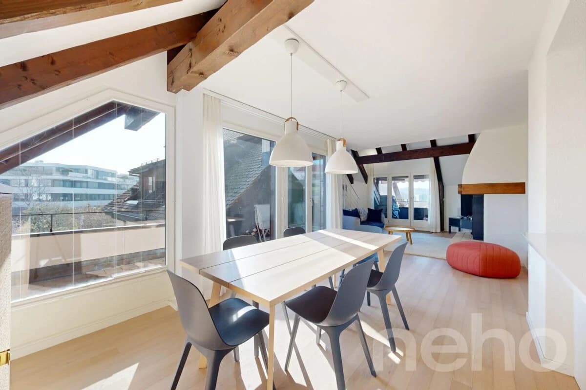 Lichtdurchflutete Dachmaisonette in ruhiger Lage von Zürich-Witikon