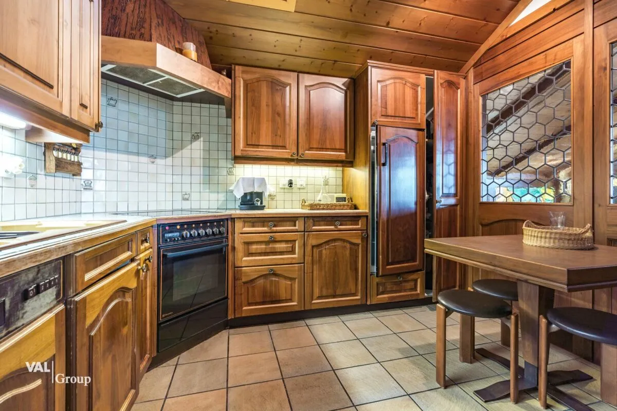 Ruhige Dachwohnung unweit der Thermen - möbliert & einzugbereit