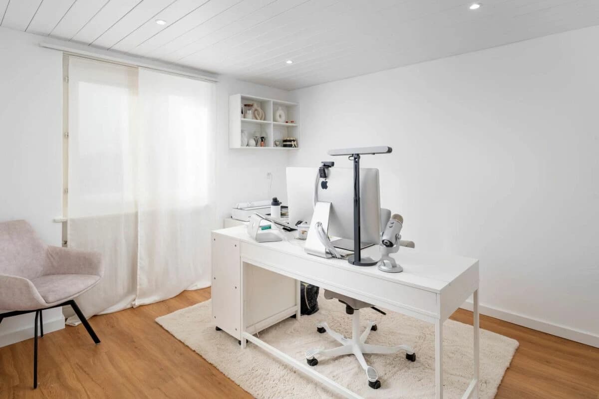 Komplett renoviert, mit Pool und traumhafter Aussicht!