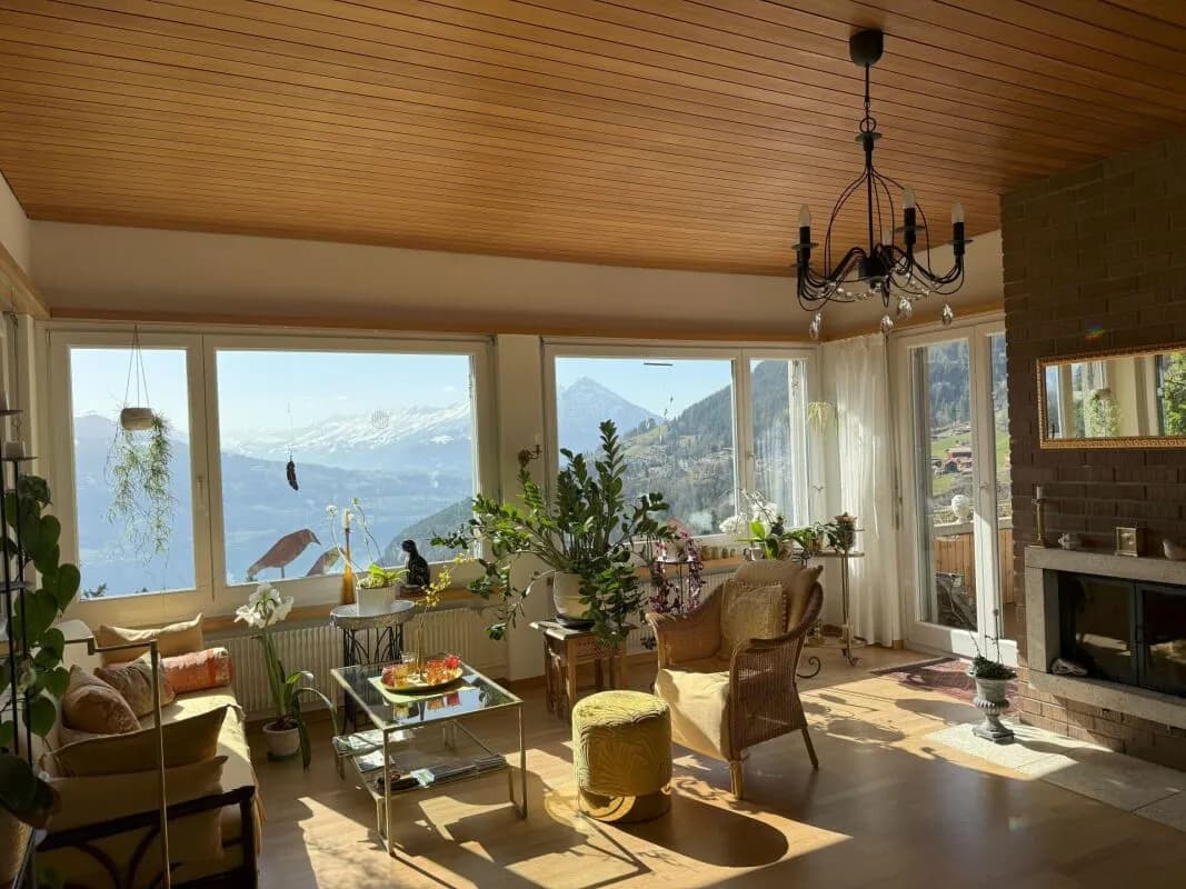 unverbaubarer Weitblick über den Thunersee und die umliegenden Bergketten