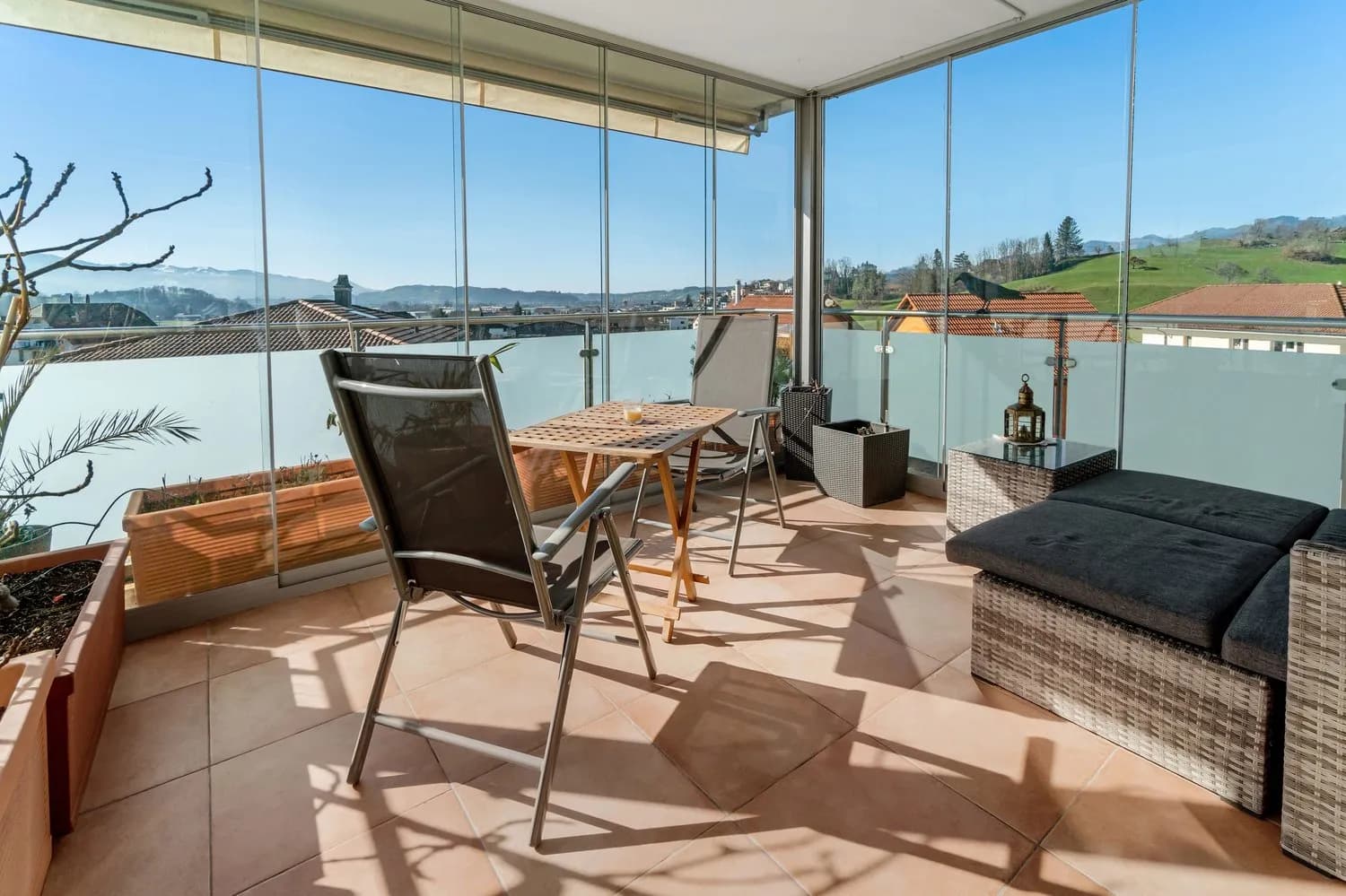 WG-Zimmer mit Wintergarten in der zuckerloser Küche.