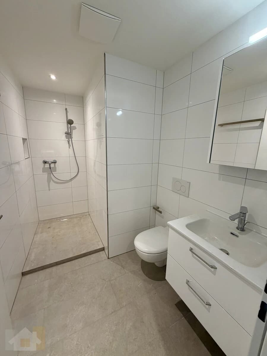 ERSTBEZUG IN TOP MODERNER WOHNUNG AN ZENTRALER LAGE