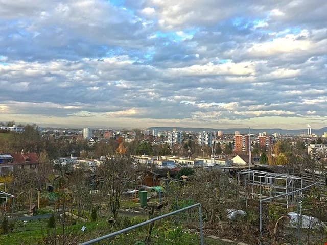 BINNINGEN - EINFAMILIENHAUS AN TOP LAGE - 7 ZIMMER