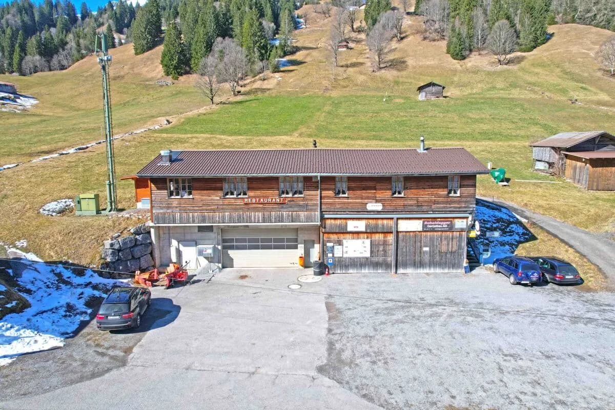 Hotel Pension Alpenrose mit 2 Restaurants und Skilift in Saxeten