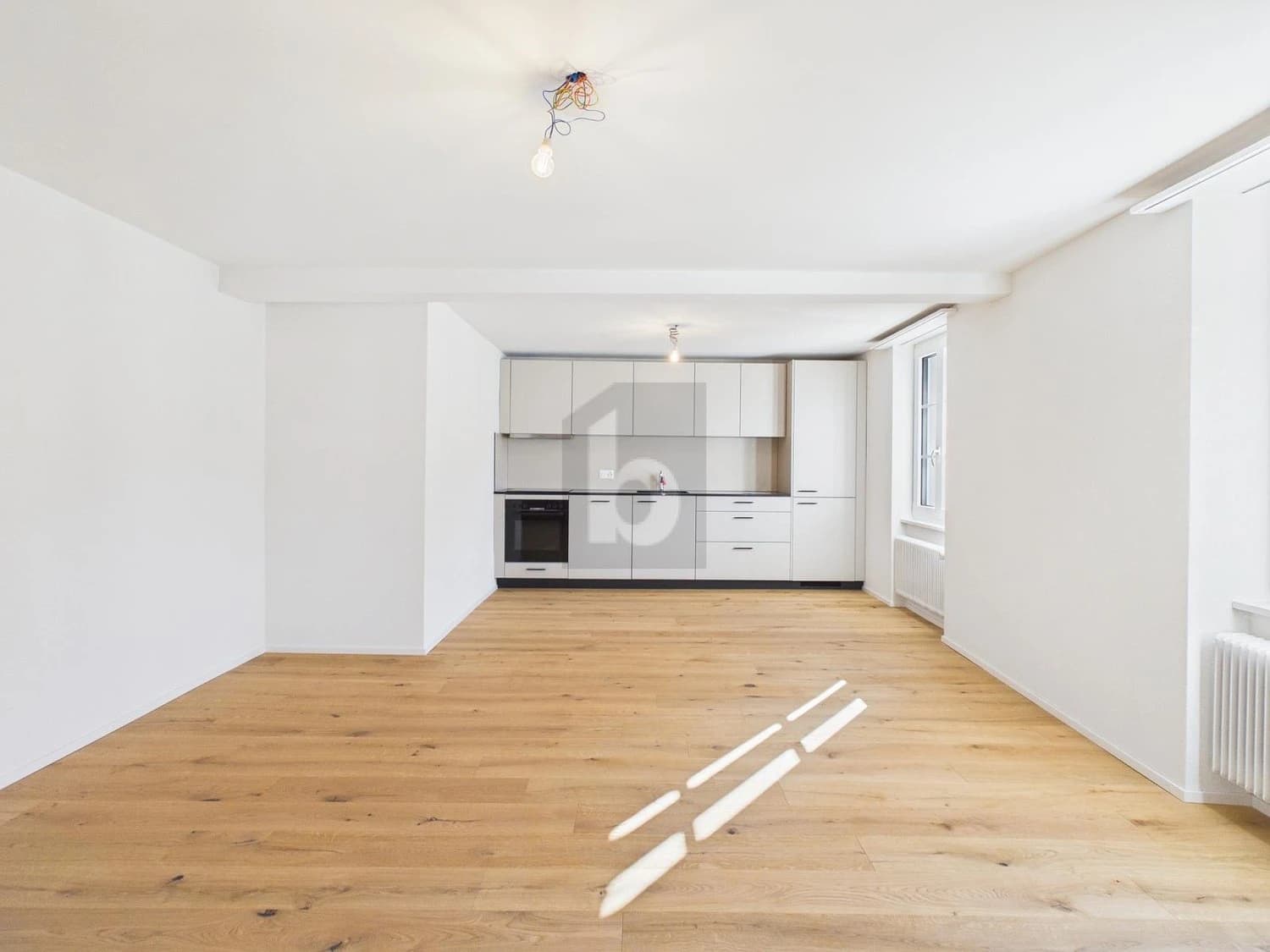 HOCHWERTIGER INNENAUSBAU - ERSTBEZUG!