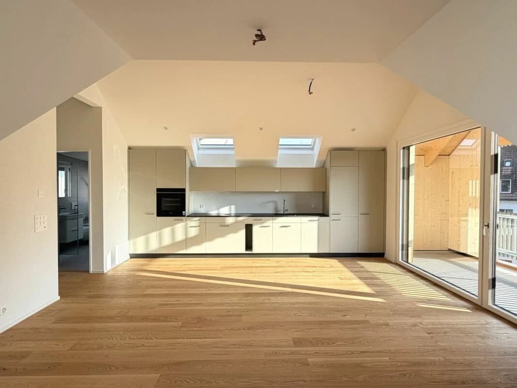 frisch fertiggestellte Dachwohnung mit Wohlfühlcharakter