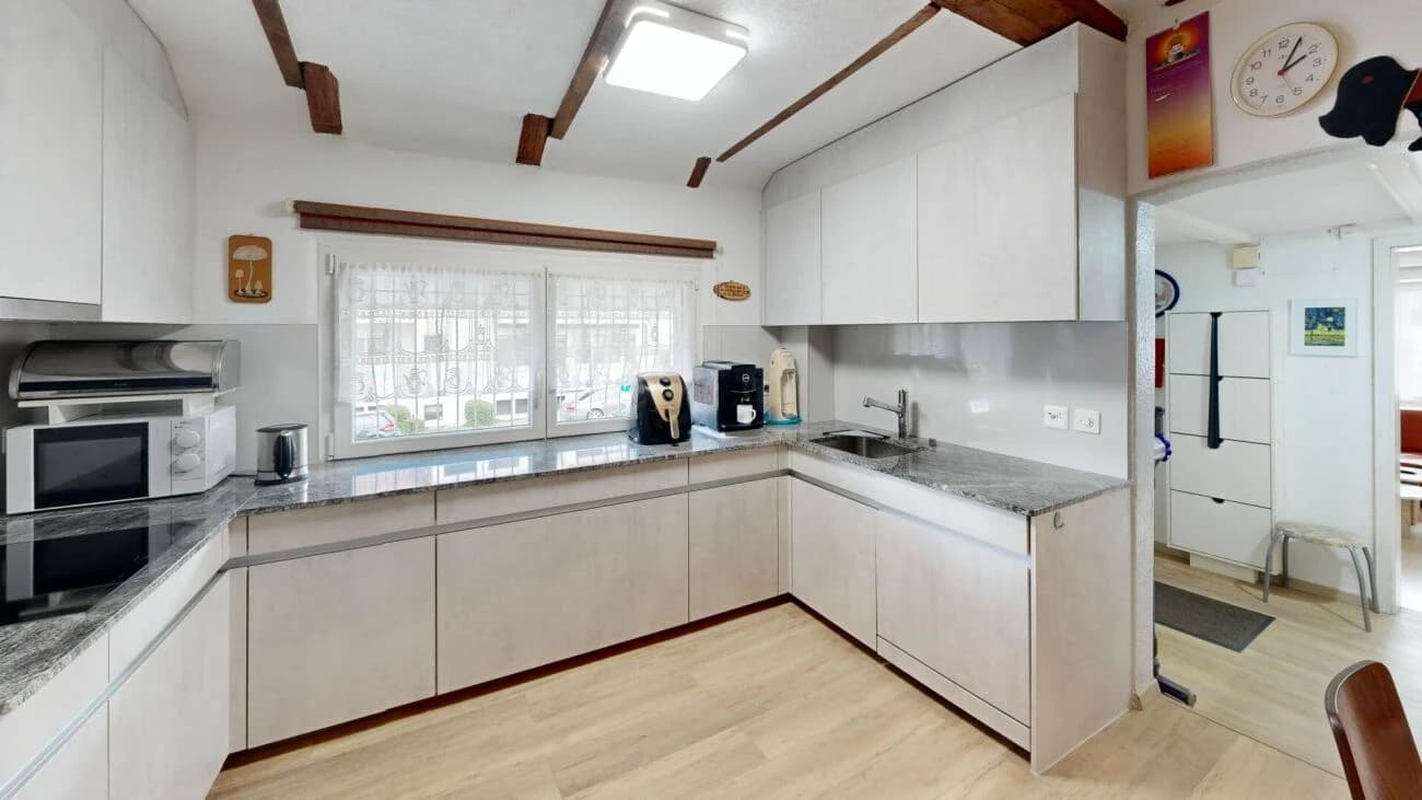 Charmanter Hausteil mit separatem Atelier und grossem Garten