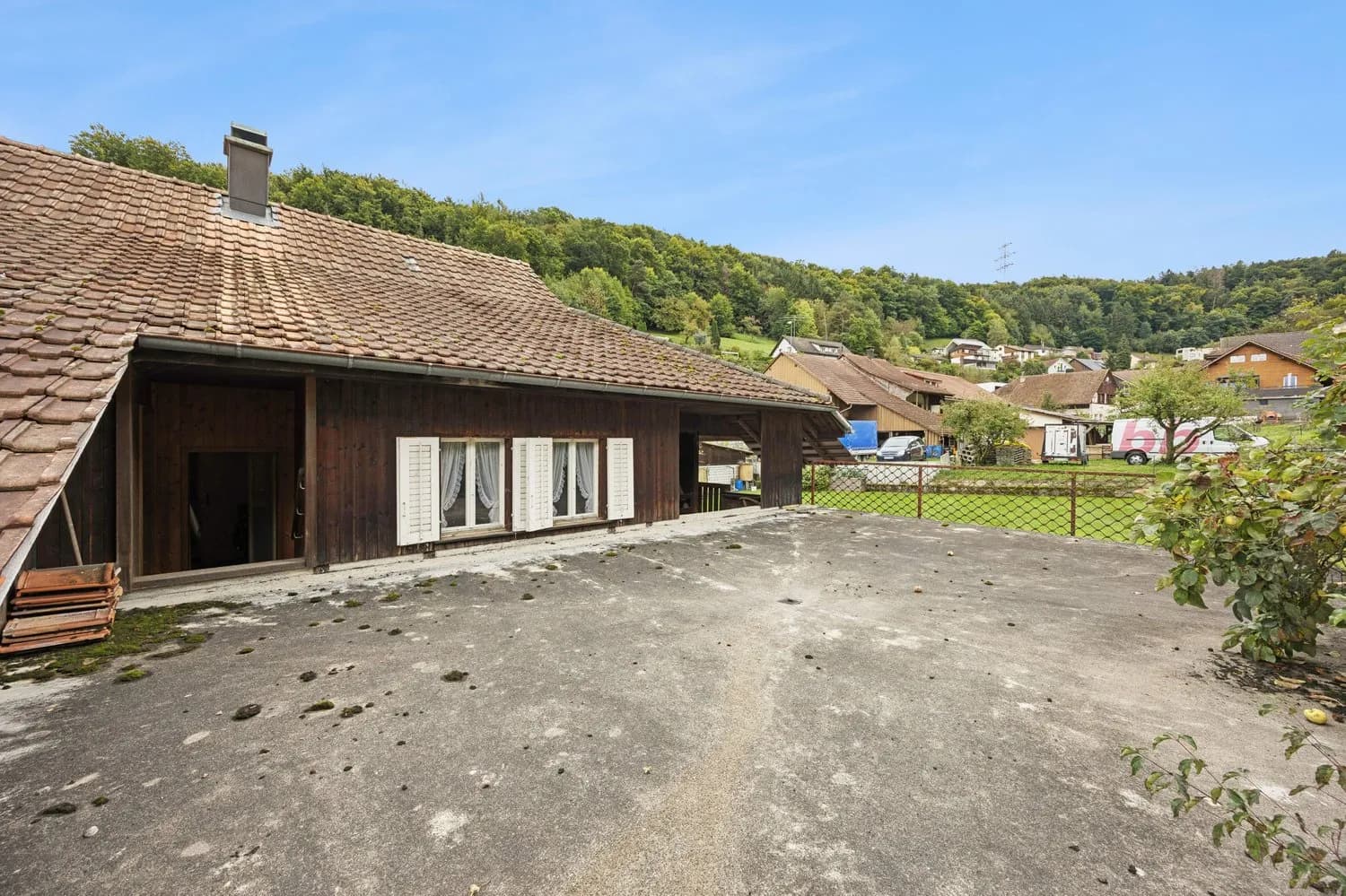 Grosszügiges 7-Zimmer-Haus in Leibstadt mit grosser Dachterrasse und viel Potenzial