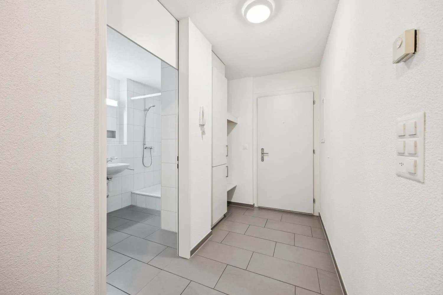 Helle 2.5-Zimmer-Wohnung mit grosser Terrasse!